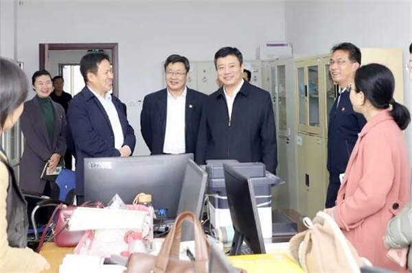 李明到外语系现场调研 李明到外语系现场调研