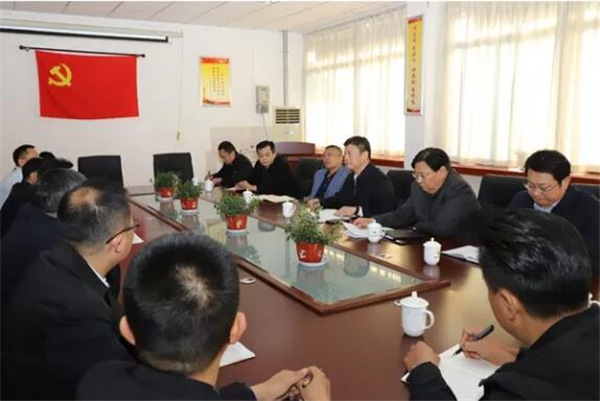 李明在继续教育学院座谈交流 李明在继续教育学院座谈交流