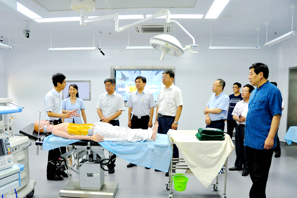 夏东伟一行参观beat365官网国家级虚拟仿真实验教学中心
