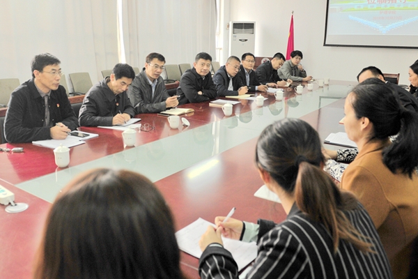 李明在护理学院座谈交流 李明在护理学院座谈交流