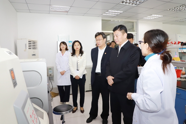 李明到麻醉学系现场调研 李明到麻醉学系现场调研