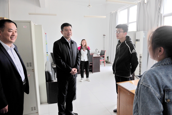 李明到护理学院现场调研 李明到护理学院现场调研
