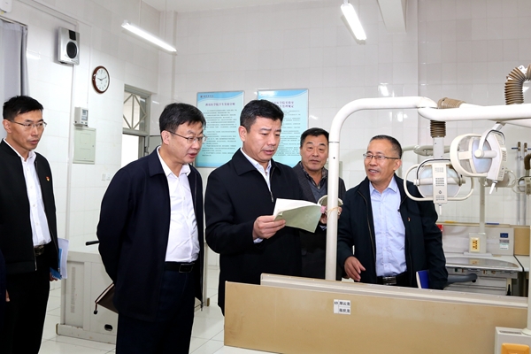 李明到口腔医学院现场调研 李明到口腔医学院现场调研
