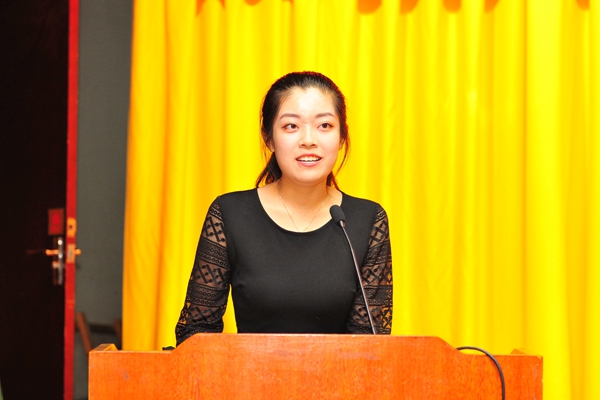 学生代表崔莉发言 学生代表崔莉发言