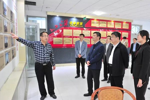 李明到公共卫生与管理学院现场调研