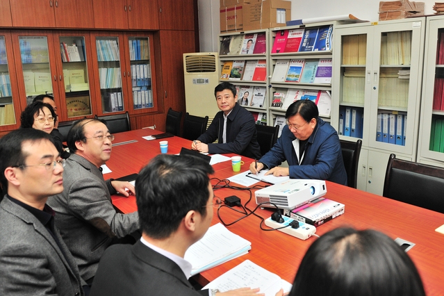 李明在发展规划处和教学质量监控与评估处座谈交流 李明在发展规划处和教学质量监控与评估处座谈交流