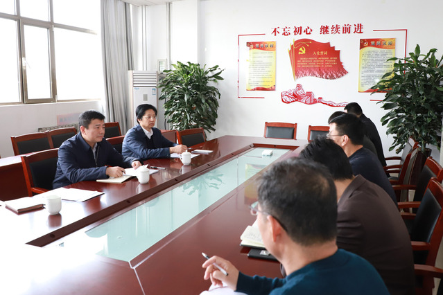 李明在资产管理处座谈交流 李明在资产管理处座谈交流
