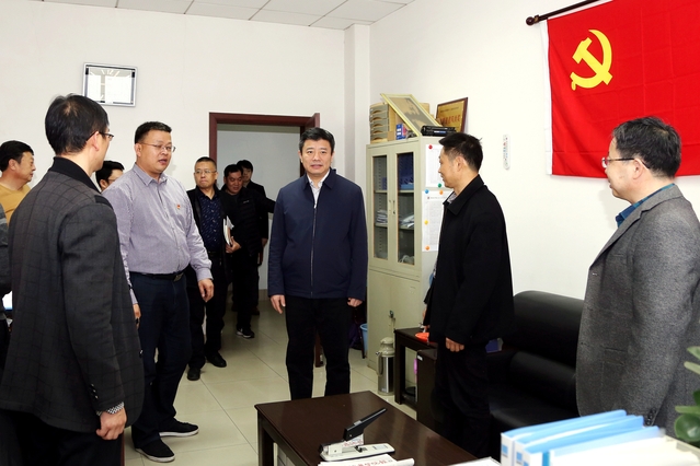 李明到后勤管理处现场调研 李明到后勤管理处现场调研