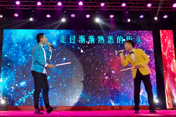 歌曲联唱《青春同行》 歌曲联唱《青春同行》