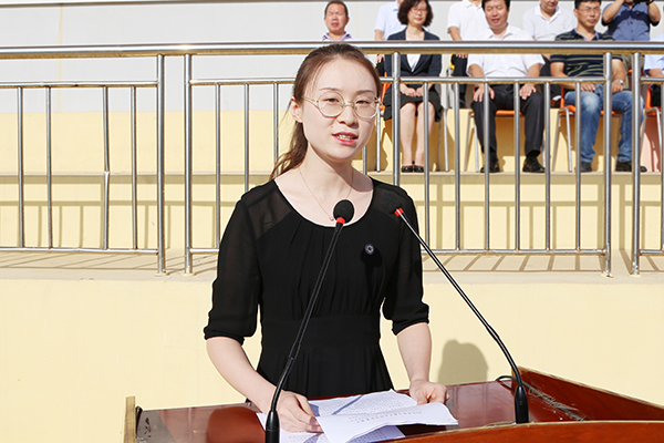 在校生代表刘金梦同学发言 在校生代表刘金梦同学发言