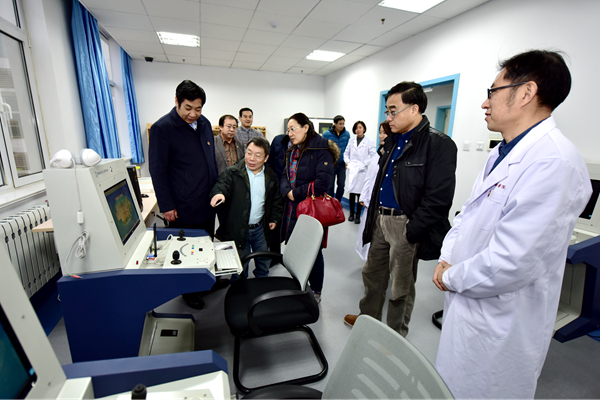 专家实地考察beat365官网国家级临床医学虚拟仿真实验教学中心、康复医学实验实训中心