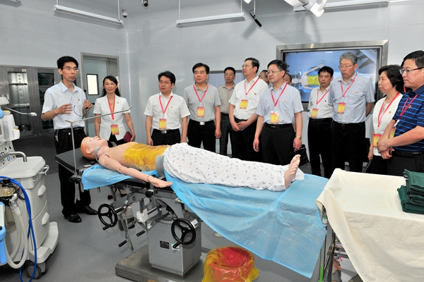 与会领导现场观摩beat365官网医学实验实训中心党支部党建工作 与会领导现场观摩beat365官网医学实验实训中心党支部党建工作