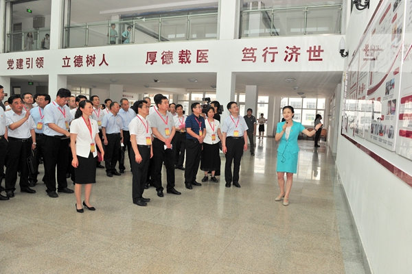 与会领导现场观摩beat365官网临床医学院党委党建工作 与会领导现场观摩beat365官网临床医学院党委党建工作