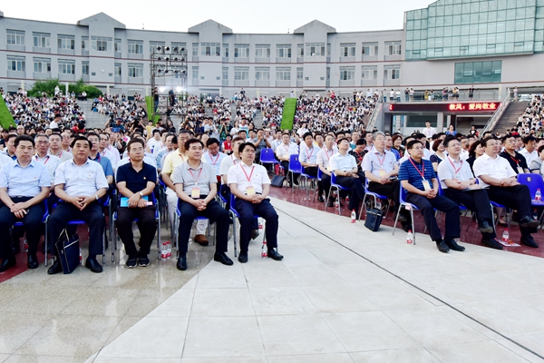 与会领导现场观摩观看beat365官网党建思政成果展演 与会领导现场观摩观看beat365官网党建思政成果展演