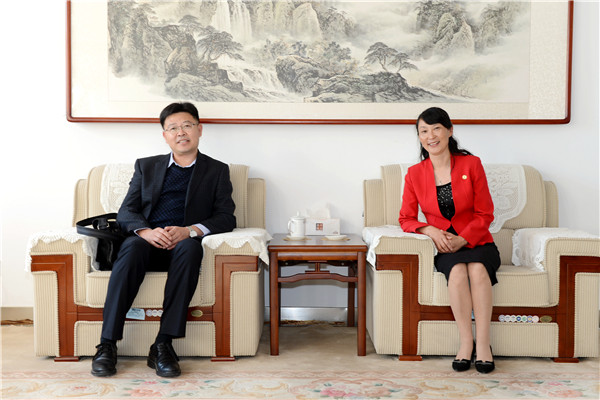 校长管英俊会见山东省卫计委医政处副调研员战涛 校长管英俊会见山东省卫计委医政处副调研员战涛