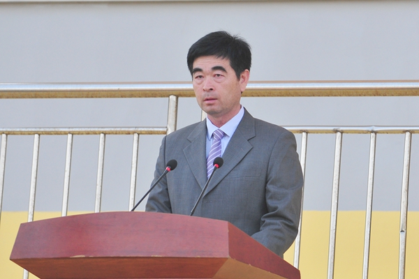 总裁判长宋文民宣布比赛成绩和优秀组织奖、体育道德风尚奖获奖名单 总裁判长宋文民宣布比赛成绩和优秀组织奖、体育道德风尚奖获奖名单