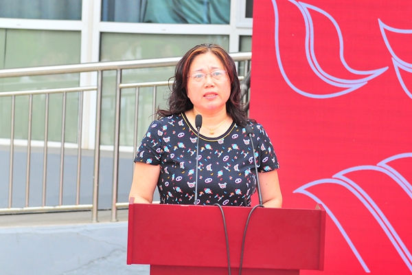 毕业生家属代表孙玉芬发言 毕业生家属代表孙玉芬发言