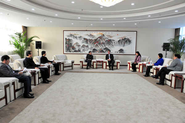 校领导与陈国强院士座谈 校领导与陈国强院士座谈