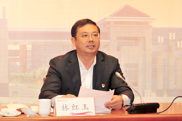 潍坊市委常委、市委组织部部长林红玉主持主持报告会 潍坊市委常委、市委组织部部长林红玉主持主持报告会