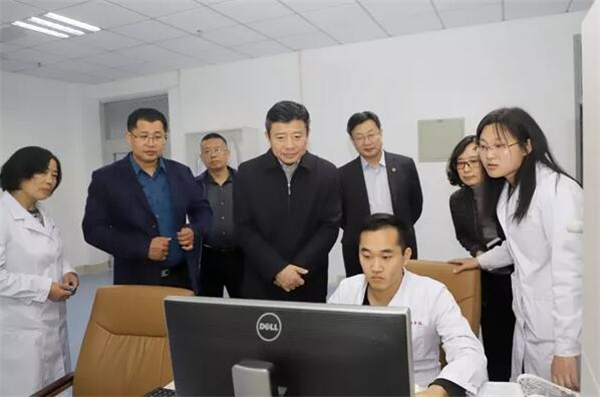 李明走访医学研究实验中心和医学动物实验中心 李明走访医学研究实验中心和医学动物实验中心