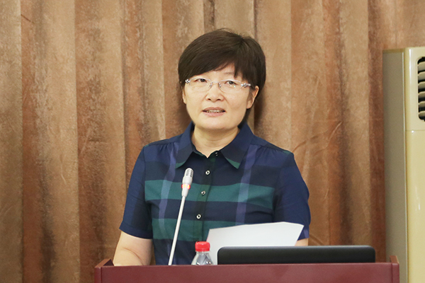 残疾人事业发展研究会副秘书长冯善伟宣读委员会成立的决定及委员名单 残疾人事业发展研究会副秘书长冯善伟宣读委员会成立的决定及委员名单