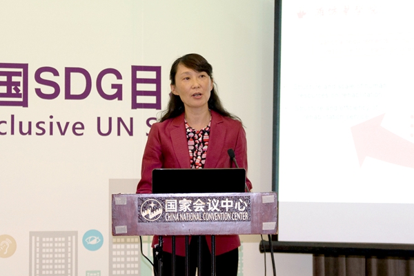 校长管英俊教授作报告 校长管英俊教授作报告