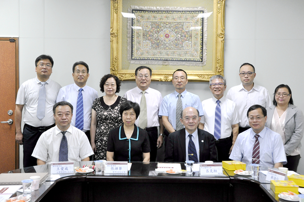 在中山医科大学参观合影 在中山医科大学参观合影