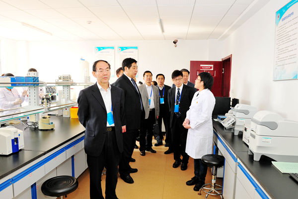 集体走访整形外科学研究所 集体走访整形外科学研究所