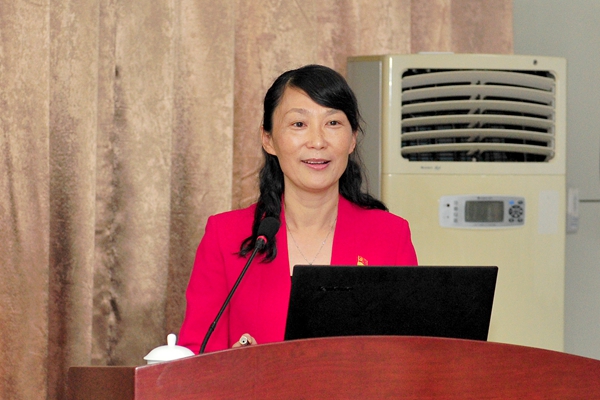 校长管英俊作工作报告 校长管英俊作工作报告