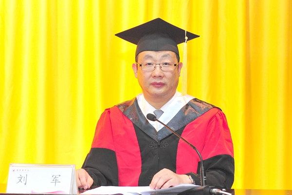 副校长刘军主持典礼 副校长刘军主持典礼