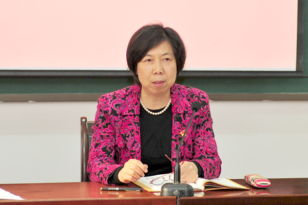 校党委副书记张潍华主持开班仪式 校党委副书记张潍华主持开班仪式