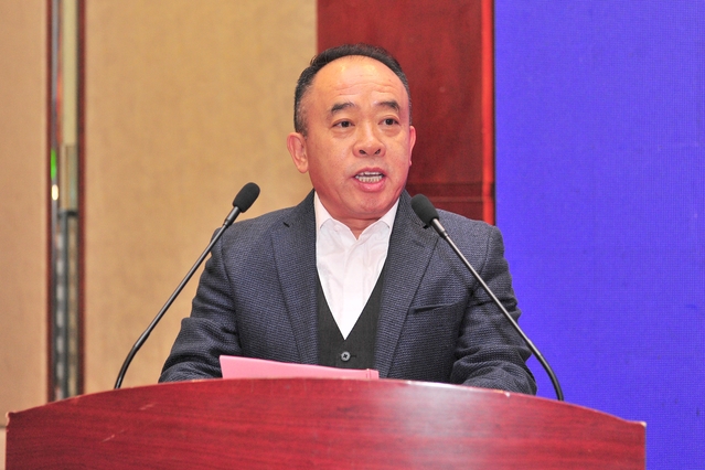 潍坊市委常委、宣传部部长、市委教育工委书记初宝杰主持仪式 潍坊市委常委、宣传部部长、市委教育工委书记初宝杰主持仪式