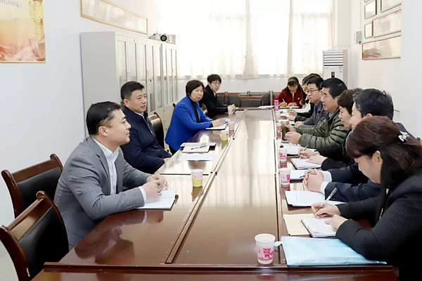 李明在工会、 妇女工作委员会和团委座谈交流 李明在工会、 妇女工作委员会和团委座谈交流