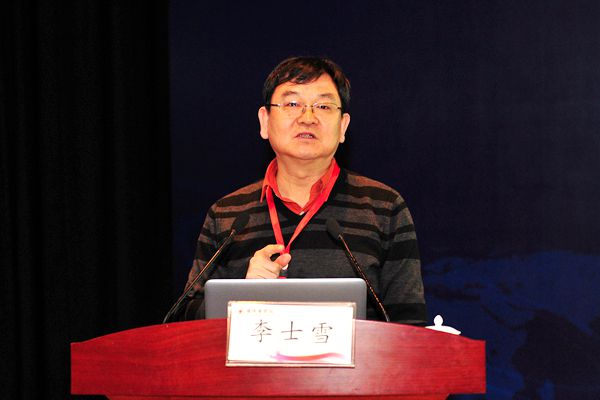 山东大学公共卫生学院院长、博士生导师李士雪教授作报告 山东大学公共卫生学院院长、博士生导师李士雪教授作报告