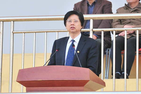 副校长朱军主持闭幕式 副校长朱军主持闭幕式