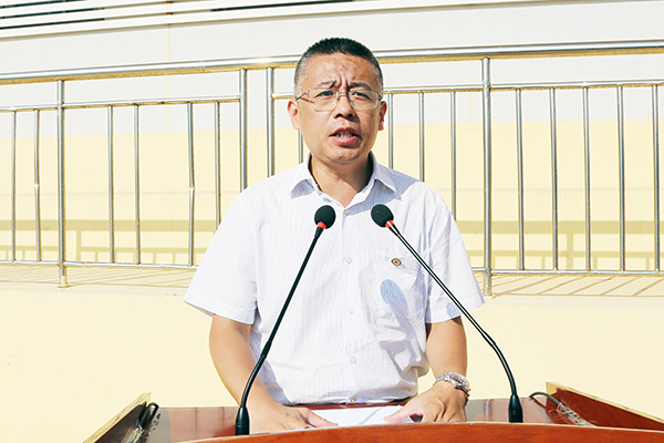 党委办公室(学院办公室)主任、军训工作领导小组副组长田玉胜宣布军训团教官成员名单 党委办公室(学院办公室)主任、军训工作领导小组副组长田玉胜宣布军训团教官成员名单