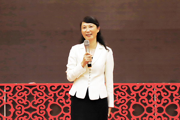 管英俊在71级校友联谊会上致词 管英俊在71级校友联谊会上致词
