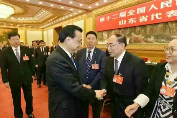 图中右二为于金明院士 图中右二为于金明院士