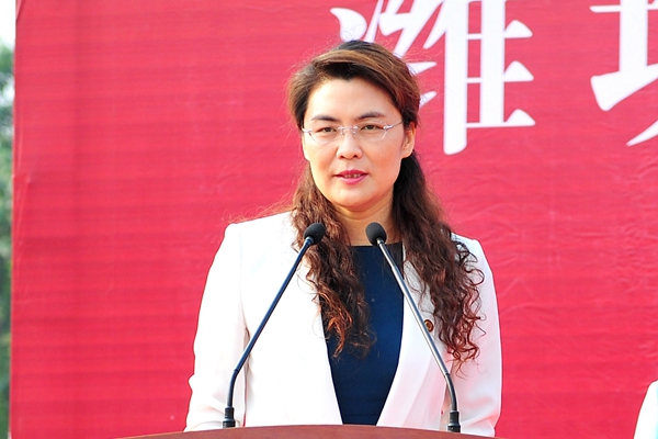 教师代表刘国艳发言 教师代表刘国艳发言
