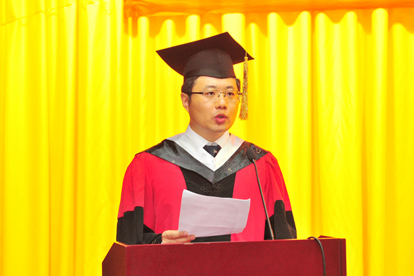 教师代表王玉冰发言 教师代表王玉冰发言